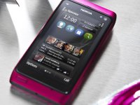 Розовый смартфон N8 от компании Nokia с ОС Symbian Anna